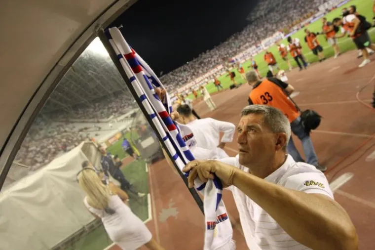 UŽARENA ATMOSFERA NA POLJUDU: Hajdukovi navijači priredili pakao Maccabiju