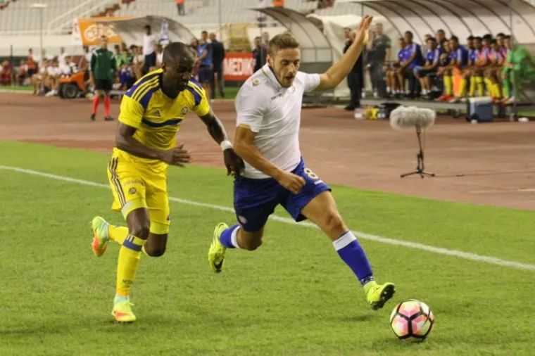 UŽARENA ATMOSFERA NA POLJUDU: Hajdukovi navijači priredili pakao Maccabiju