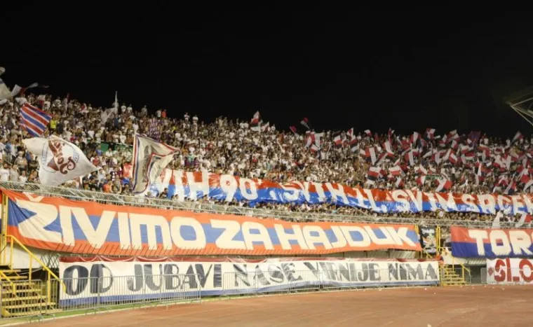 UŽARENA ATMOSFERA NA POLJUDU: Hajdukovi navijači priredili pakao Maccabiju