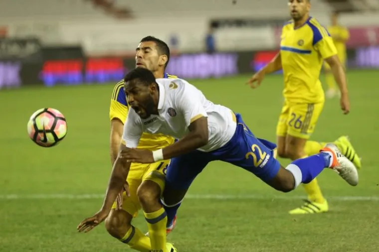UŽARENA ATMOSFERA NA POLJUDU: Hajdukovi navijači priredili pakao Maccabiju