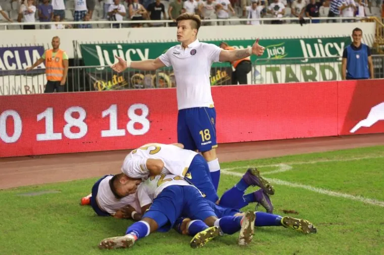 UŽARENA ATMOSFERA NA POLJUDU: Hajdukovi navijači priredili pakao Maccabiju