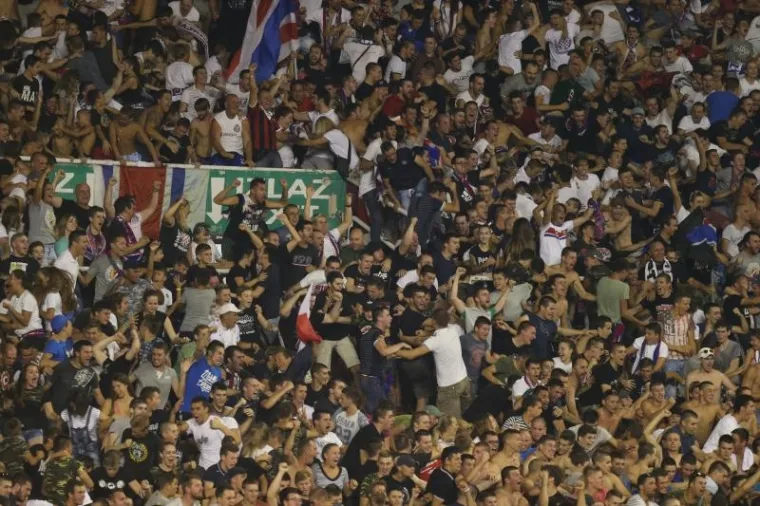 UŽARENA ATMOSFERA NA POLJUDU: Hajdukovi navijači priredili pakao Maccabiju