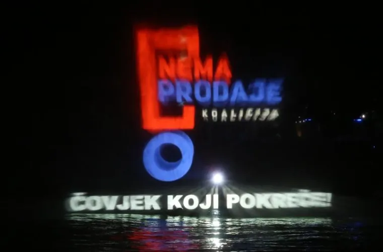 Hologram Stipe Petrine obratio se biračima
