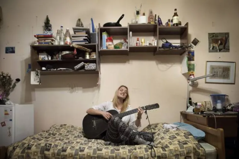 Inese Manguse također živi u sobičku s cimericom.