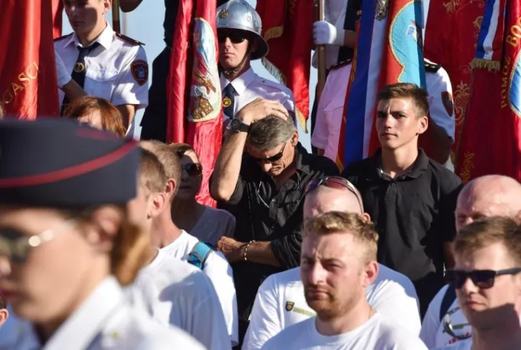 MIMOHOD SJEĆANJA: Tisuće ljudi u Vodicama odalo počast stradalim vatrogascima