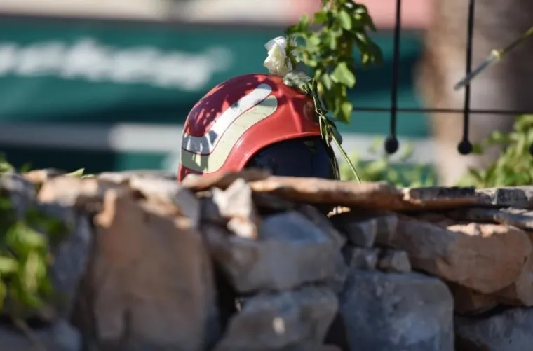 MIMOHOD SJEĆANJA: Tisuće ljudi u Vodicama odalo počast stradalim vatrogascima