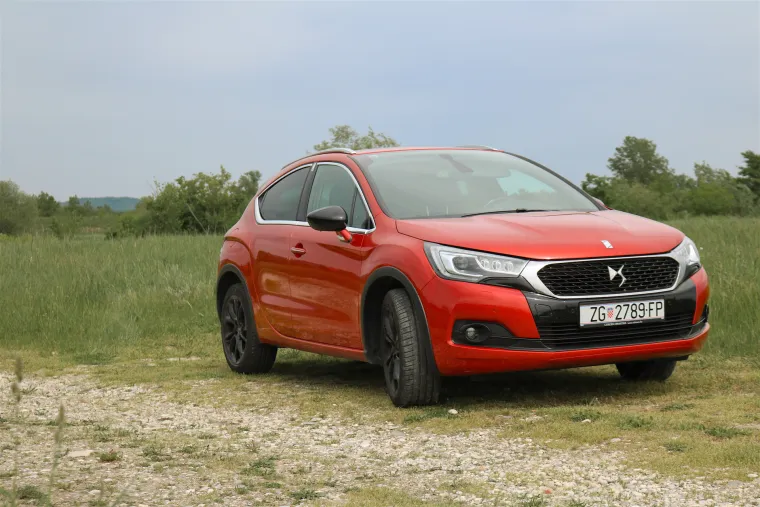DS 4 CROSSBACK 2.0 BlueHDi 180 SPORT CHIC: Citroënov adut bez konkurenta u premium crossover segmentu