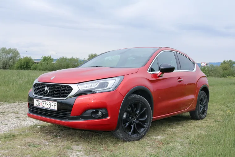 DS 4 CROSSBACK 2.0 BlueHDi 180 SPORT CHIC: Citroënov adut bez konkurenta u premium crossover segmentu