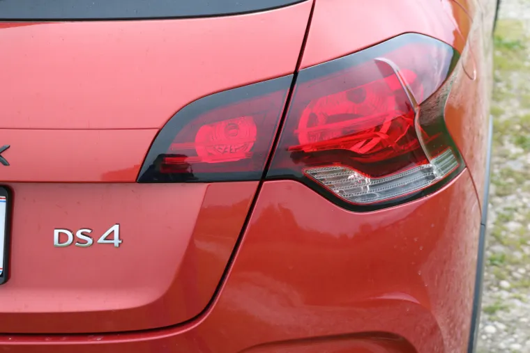 DS 4 CROSSBACK 2.0 BlueHDi 180 SPORT CHIC: Citro&euml;nov adut bez konkurenta u premium crossover segmentu