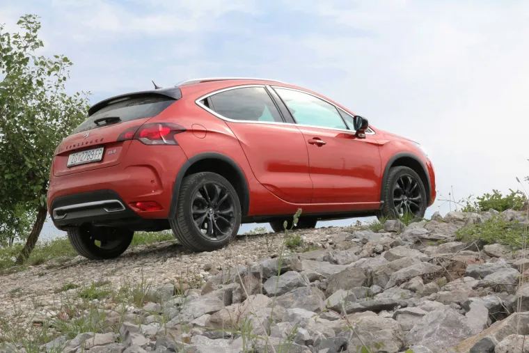 DS 4 CROSSBACK 2.0 BlueHDi 180 SPORT CHIC: Citro&euml;nov adut bez konkurenta u premium crossover segmentu