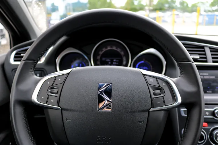 DS 4 CROSSBACK 2.0 BlueHDi 180 SPORT CHIC: Citro&euml;nov adut bez konkurenta u premium crossover segmentu