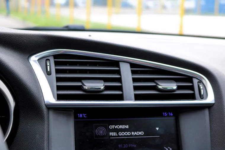 DS 4 CROSSBACK 2.0 BlueHDi 180 SPORT CHIC: Citro&euml;nov adut bez konkurenta u premium crossover segmentu