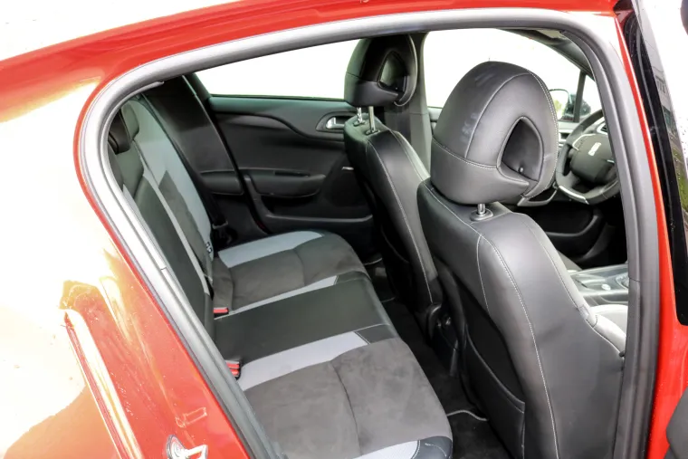 DS 4 CROSSBACK 2.0 BlueHDi 180 SPORT CHIC: Citro&euml;nov adut bez konkurenta u premium crossover segmentu