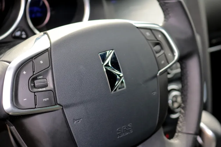 DS 4 CROSSBACK 2.0 BlueHDi 180 SPORT CHIC: Citro&euml;nov adut bez konkurenta u premium crossover segmentu