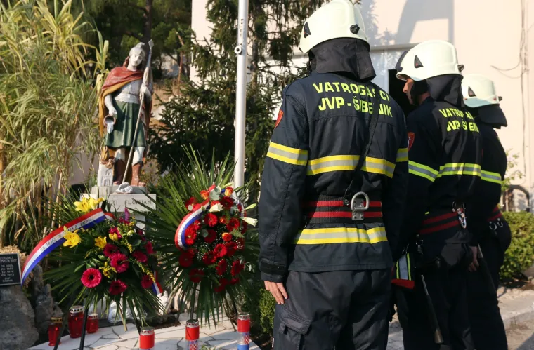 Polaganjem vijenaca obilježena 9. obljetnica kornatske tragedije