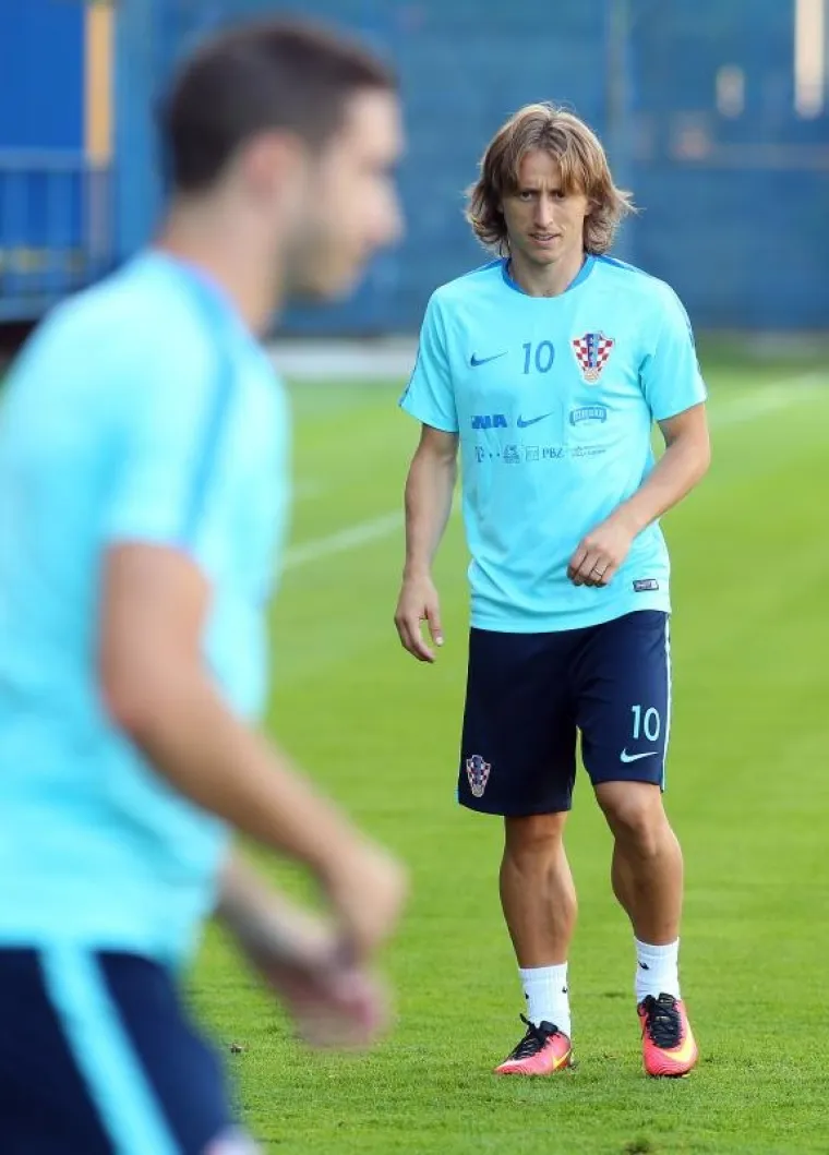 VATRENI ODRADILI DRUGI TRENING: Pogledajte kako se Modrić i dru&scaron;tvo pripremaju za Tursku