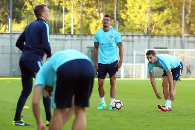 VATRENI ODRADILI DRUGI TRENING: Pogledajte kako se Modrić i dru&scaron;tvo pripremaju za Tursku