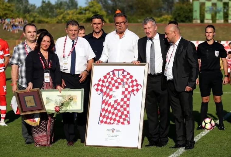 ROĐENDAN U VATRENOM DUHU: Hrvatska razveselila Sisak i počastila ih golovima