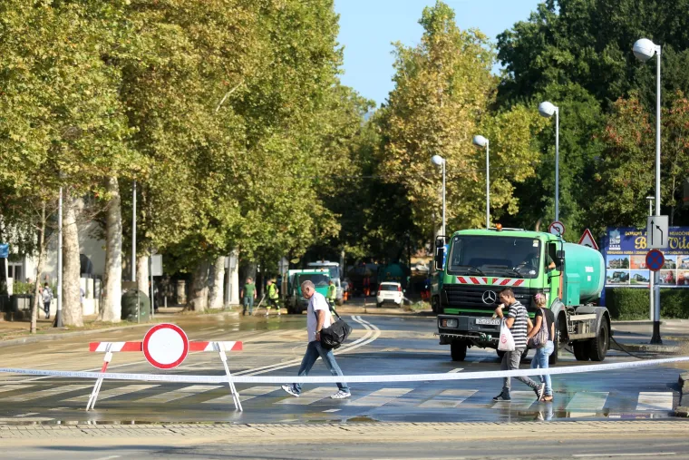 Bukovačka cesta prekrivena blatom nakon puknuća vodovodne cijevi