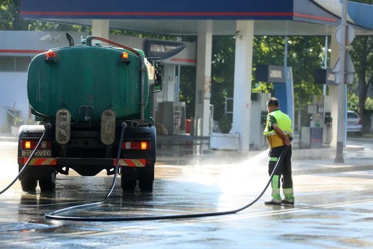Bukovačka cesta prekrivena blatom nakon puknuća vodovodne cijevi