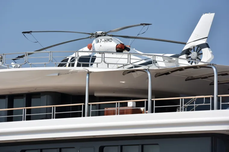 Mega jahta katarskog šeika duga 125 metara plijenila pažnju kod Pozdrava suncu