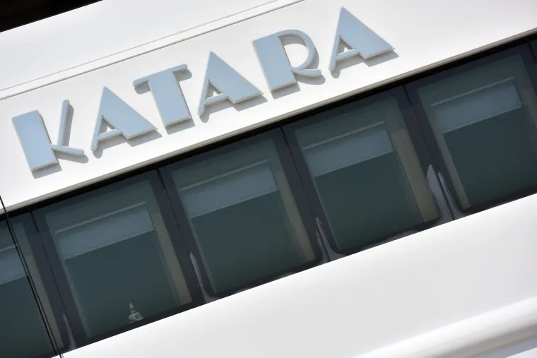 Mega jahta katarskog šeika duga 125 metara plijenila pažnju kod Pozdrava suncu