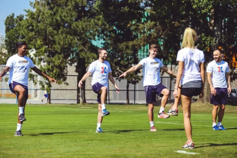 KRASOTICE I NOGOMETA&Scaron;I: Zvijezdama Dinama danas nije bilo dosadno, pogledajte kakve su im ljepotice stigle na trening