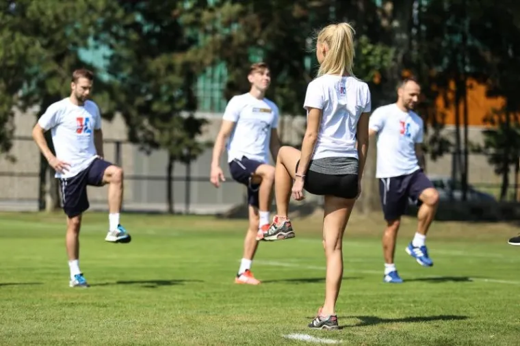 KRASOTICE I NOGOMETA&Scaron;I: Zvijezdama Dinama danas nije bilo dosadno, pogledajte kakve su im ljepotice stigle na trening