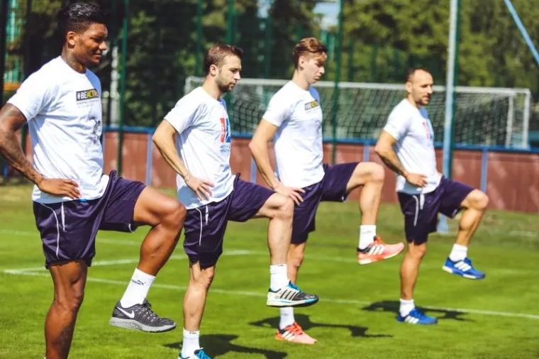 KRASOTICE I NOGOMETA&Scaron;I: Zvijezdama Dinama danas nije bilo dosadno, pogledajte kakve su im ljepotice stigle na trening