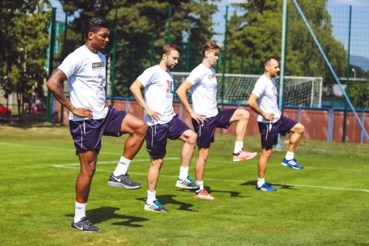 KRASOTICE I NOGOMETA&Scaron;I: Zvijezdama Dinama danas nije bilo dosadno, pogledajte kakve su im ljepotice stigle na trening