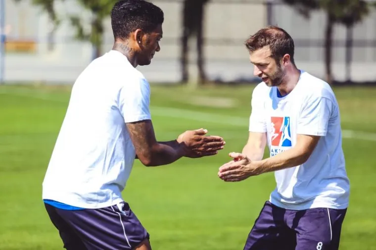 KRASOTICE I NOGOMETA&Scaron;I: Zvijezdama Dinama danas nije bilo dosadno, pogledajte kakve su im ljepotice stigle na trening