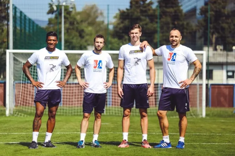 KRASOTICE I NOGOMETA&Scaron;I: Zvijezdama Dinama danas nije bilo dosadno, pogledajte kakve su im ljepotice stigle na trening