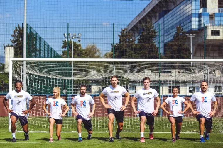 KRASOTICE I NOGOMETA&Scaron;I: Zvijezdama Dinama danas nije bilo dosadno, pogledajte kakve su im ljepotice stigle na trening