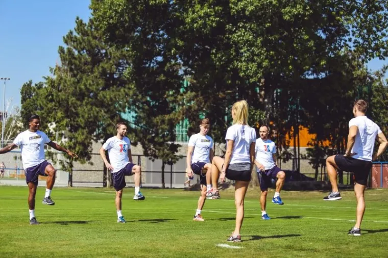 KRASOTICE I NOGOMETA&Scaron;I: Zvijezdama Dinama danas nije bilo dosadno, pogledajte kakve su im ljepotice stigle na trening