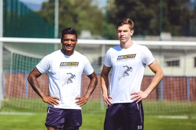 KRASOTICE I NOGOMETA&Scaron;I: Zvijezdama Dinama danas nije bilo dosadno, pogledajte kakve su im ljepotice stigle na trening