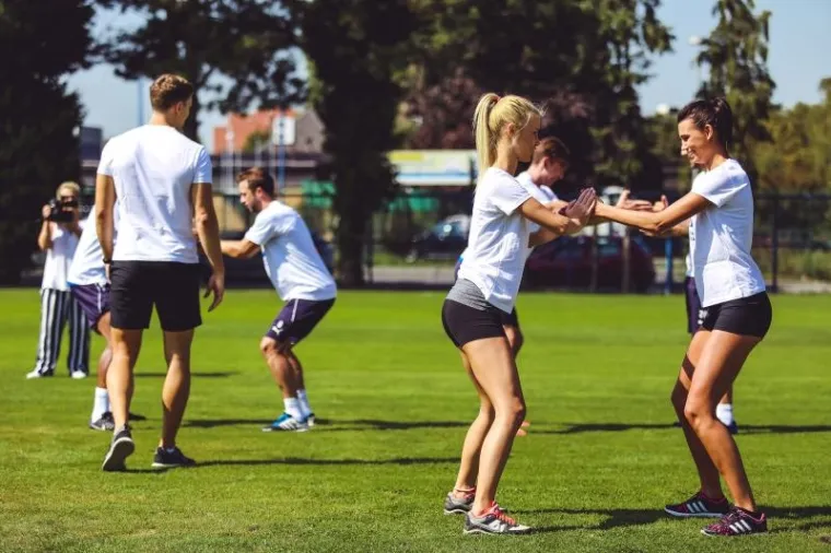 KRASOTICE I NOGOMETA&Scaron;I: Zvijezdama Dinama danas nije bilo dosadno, pogledajte kakve su im ljepotice stigle na trening