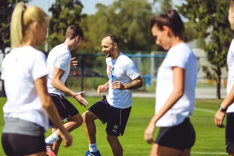 KRASOTICE I NOGOMETA&Scaron;I: Zvijezdama Dinama danas nije bilo dosadno, pogledajte kakve su im ljepotice stigle na trening