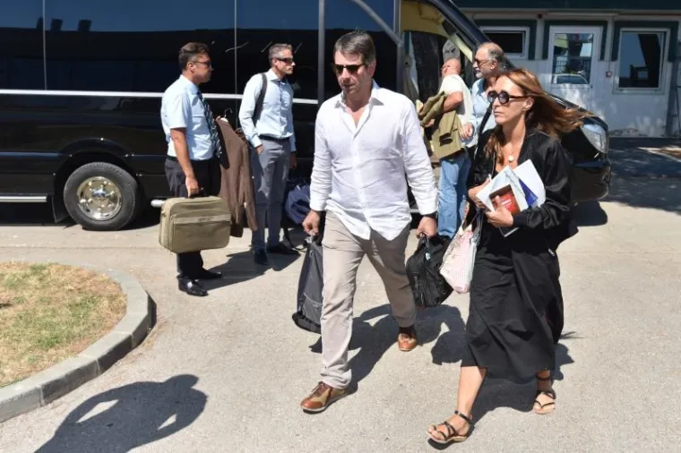 Nakon &scaron;to je obi&scaron;ao nekretnine, zaputio se u Zračnu luku u Zadru.