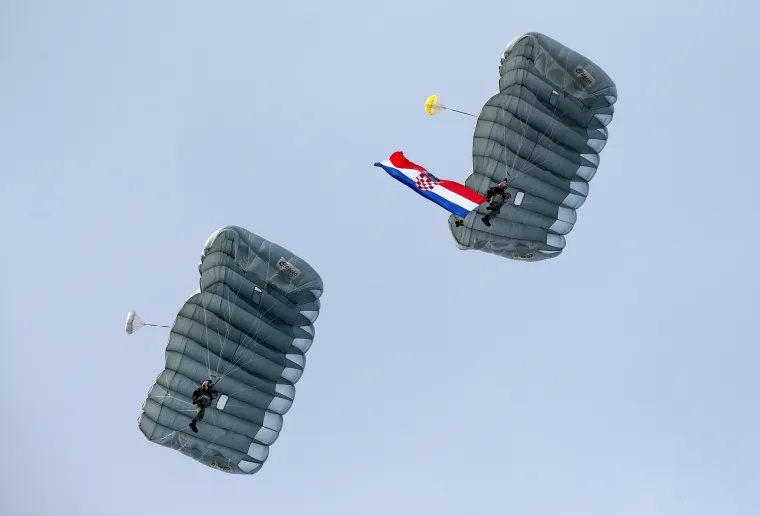 Na Bundeku održan aeromiting u sklopu Dana otvorenih vrata ZZS-a
