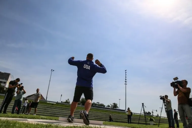 SPEKTAKL NA FONTANAMA: Svjetski prvak službeno otvoreno novo bacalište kugle