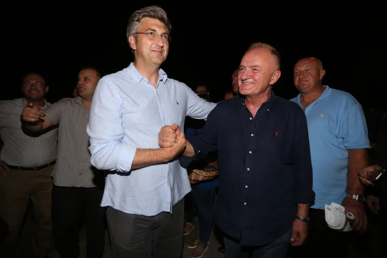 Plenković se na Karlovačkim danima piva družio s Matom Bulićem i probao pivo