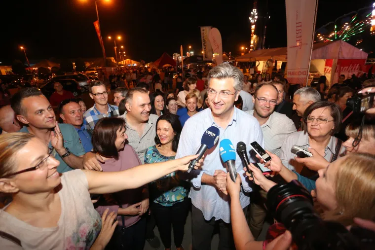 Plenković se na Karlovačkim danima piva družio s Matom Bulićem i probao pivo