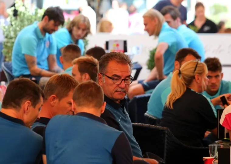 IZAZVALI EUFORIJU U CENTRU ZAGREBA: Kapetan Modrić predvodio Vatrene na druženju s građanima