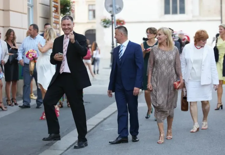 SVADBENA ZVONA IGORA DRAGOVANA: Pogledajte kako je glavni tajnik SDP-a uplovio u bračnu luku