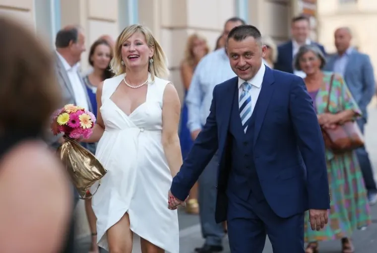 SVADBENA ZVONA IGORA DRAGOVANA: Pogledajte kako je glavni tajnik SDP-a uplovio u bračnu luku