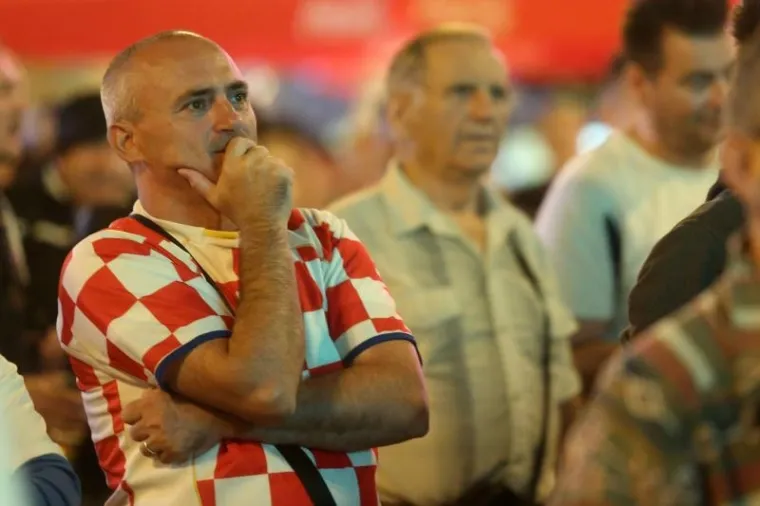 KAKO SE NAVIJALO PROTIV TURSKE: Tribine na Maksimiru zjapile su prazne, ali na Trgu...