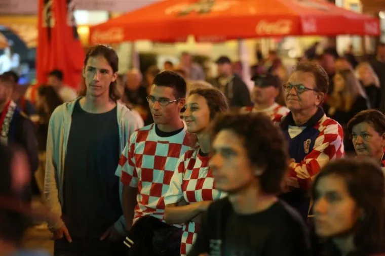 KAKO SE NAVIJALO PROTIV TURSKE: Tribine na Maksimiru zjapile su prazne, ali na Trgu...