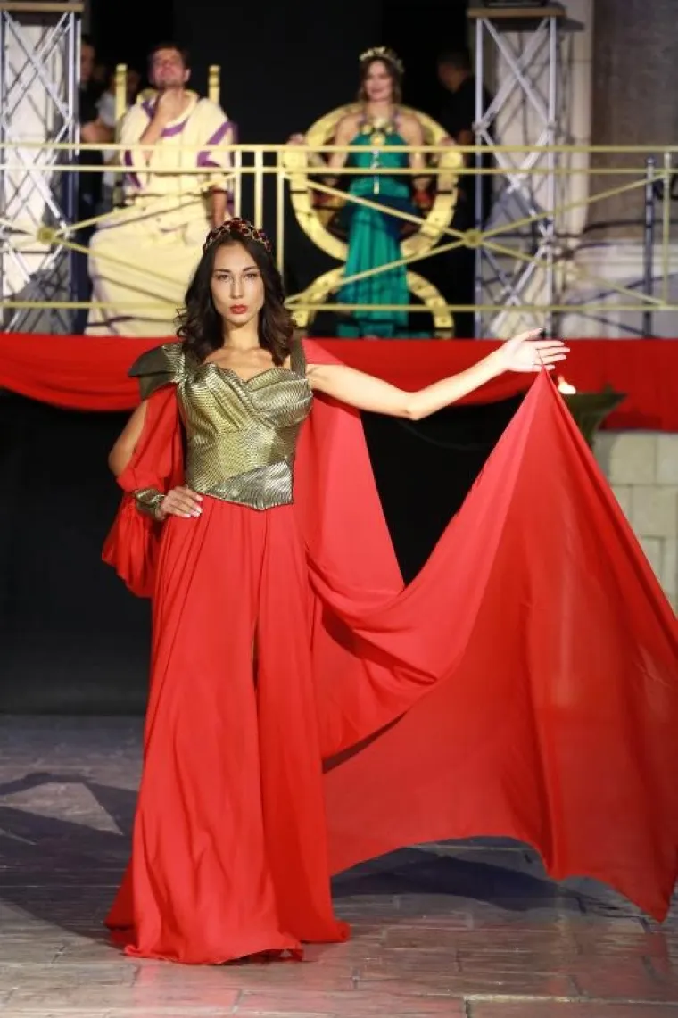 CARICA SEVERINA NIJE MOGLA VJEROVATI &Scaron;TO GLEDA: Modnom revijom zatvoreni Dani Dioklecijana