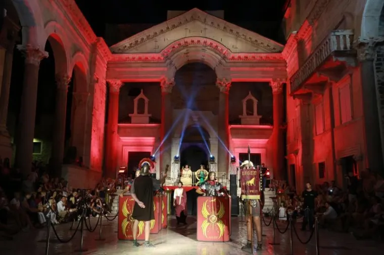 CARICA SEVERINA NIJE MOGLA VJEROVATI &Scaron;TO GLEDA: Modnom revijom zatvoreni Dani Dioklecijana