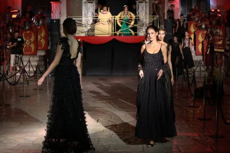 CARICA SEVERINA NIJE MOGLA VJEROVATI &Scaron;TO GLEDA: Modnom revijom zatvoreni Dani Dioklecijana